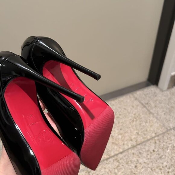 Christian Louboutin Patent Pointed toe Pumps - Picture 12 of 14